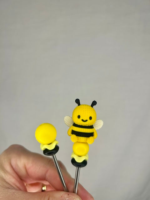 Jean the Queen bee Amigurumi sticks