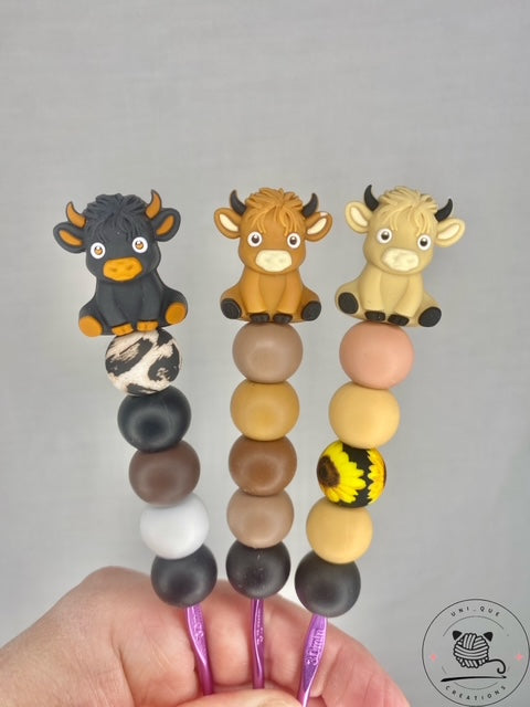 Highland cow custom beaded crochet hook