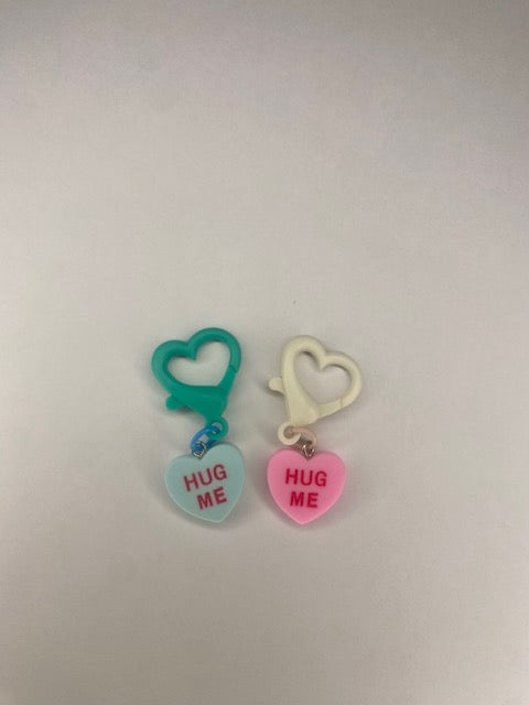 Hug me stitch marker