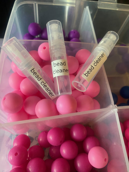 Crochet hook cleaner and conditioner