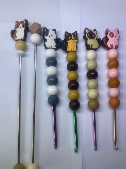 A set of 4 cat crochet hooks and a regular amigurumi sticks